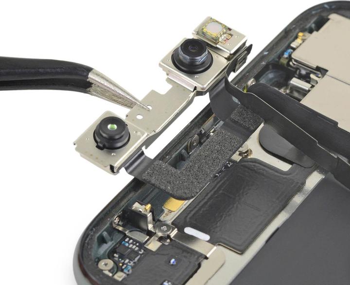 Actual product image Clappio Front camera replacement (iPhone 12 Mini)