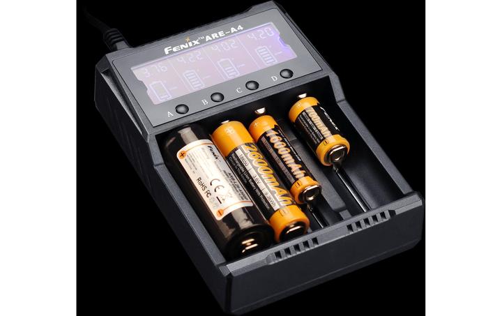 Image du produit Fenix Chargeur ARE-A4 (1 pcs, 14500, 16340, 18650, 26650, AA, AAA, Piles rechargeables + chargeur)