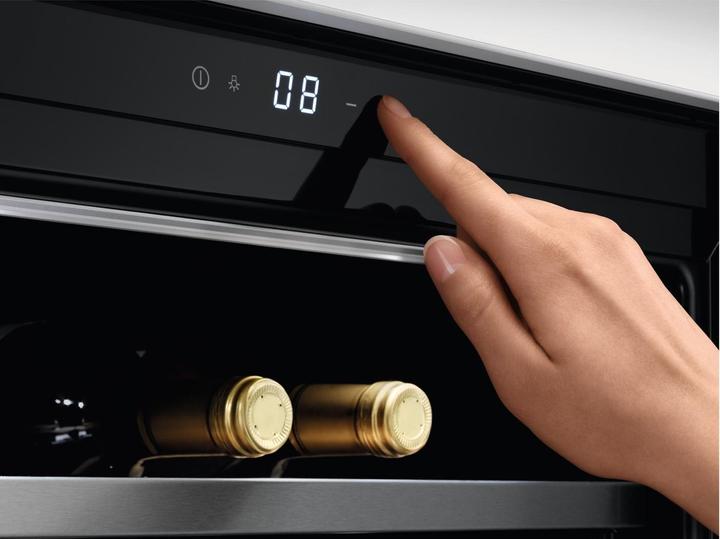Actual product image AEG KWK884520T Compact wine refrigerator / touch operation / temperature display / up to 18 bottles