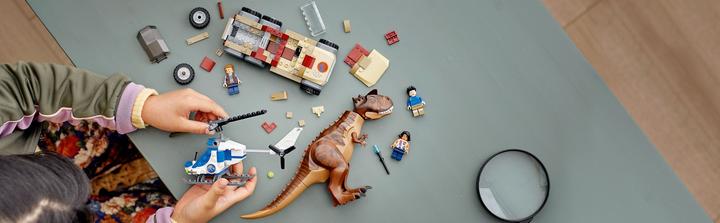 Produktbild LEGO Verfolgung des Carnotaurus (76941, LEGO Jurassic World)