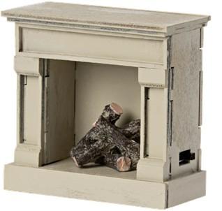 Maileg Kamin in Off-white (8.5 x 8.5 x 4 cm)