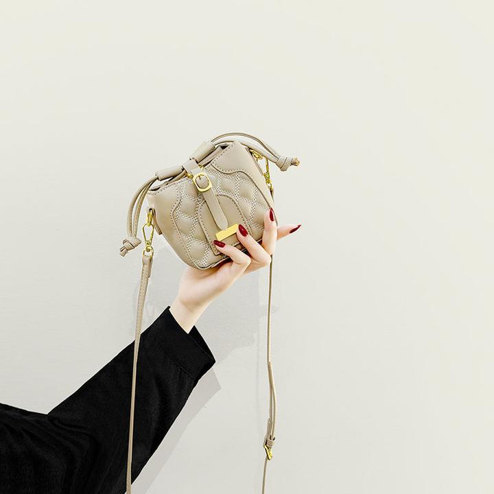 Produktbild Only-Bags.Store Schicke Mini Crossbody Bucket Bag - Kollektion Frühjahr/Sommer 2024, luxuriöse Textur