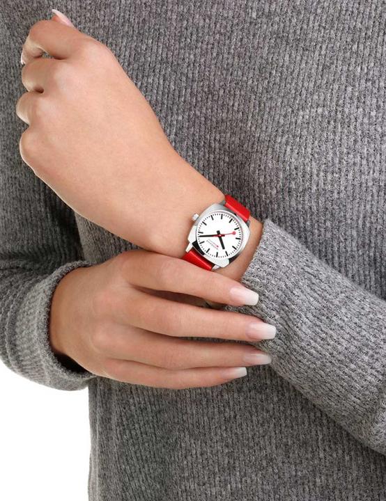 Actual product image Mondaine Petite Cushion (Analogue wristwatch, 31 mm)