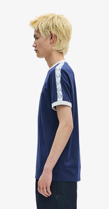Produktbild Fred Perry T-Shirt mit kontrastfarbenen Bündchen und Streifen (XL)