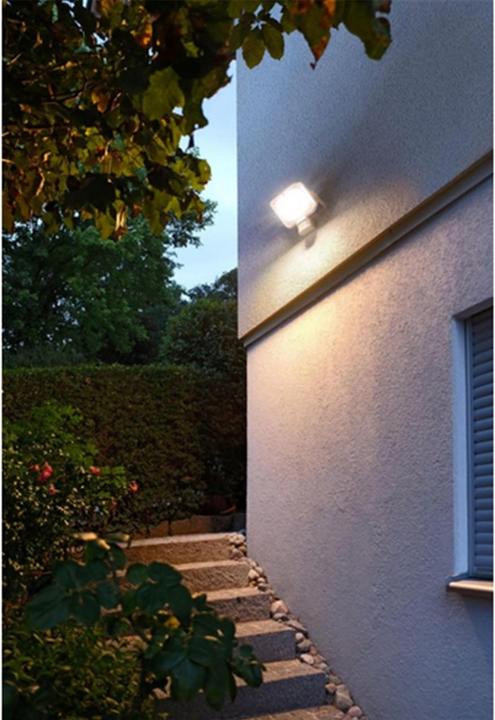 Actual product image Brennenstuhl LED spotlight AL 2050 with PIR (20W, 2080lm, 3000K, IP44, LED floodlight for wall mounting with (2080 lm)