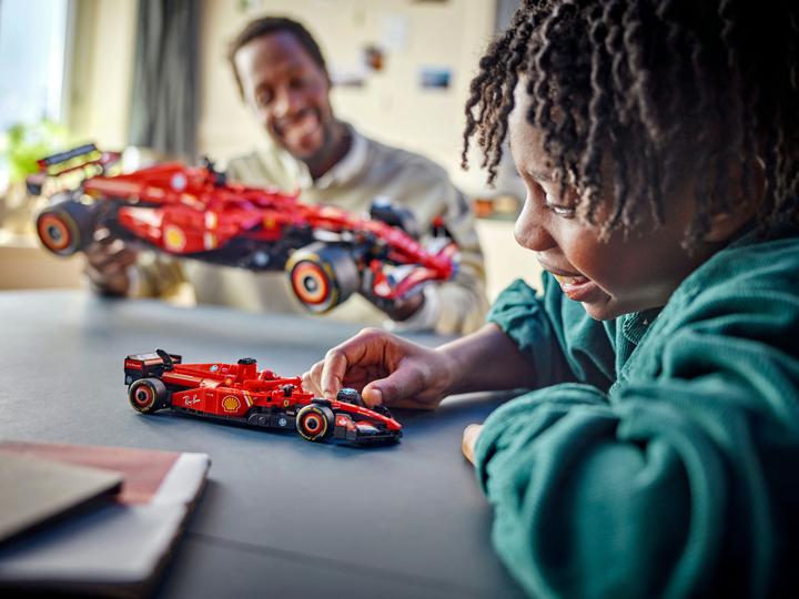 Actual product image LEGO Ferrari SF-24 F1 Rennauto (77242, LEGO Speed Champions)