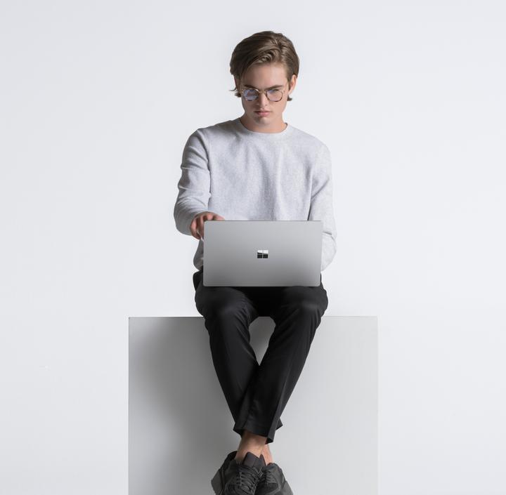 Immagine prodotto Microsoft Surface Laptop 4 - 15" convertibile - 38.1 cm (15", AMD Ryzen 7 4980U, 8 GB, 256 GB, DE)