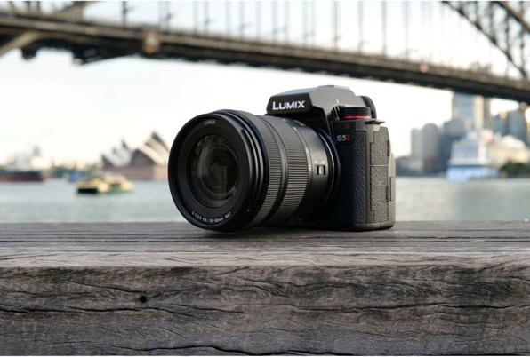 Image du produit Panasonic Lumix S5II Kit (20 - 60 mm, 24.20 Mpx, Plein format)