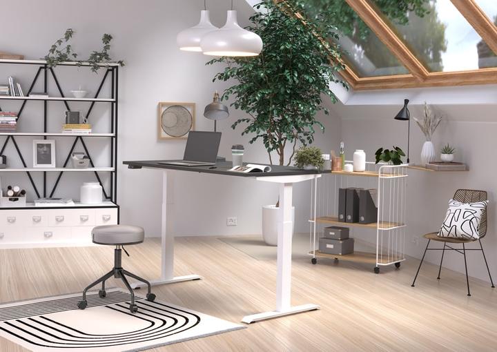 Produktbild Germania JET höhenverstellbarer Schreibtisch grafit rechteckig, T-Fuss-Gestell weiss 140,0 x 80,0 cm (140 x 72 cm)