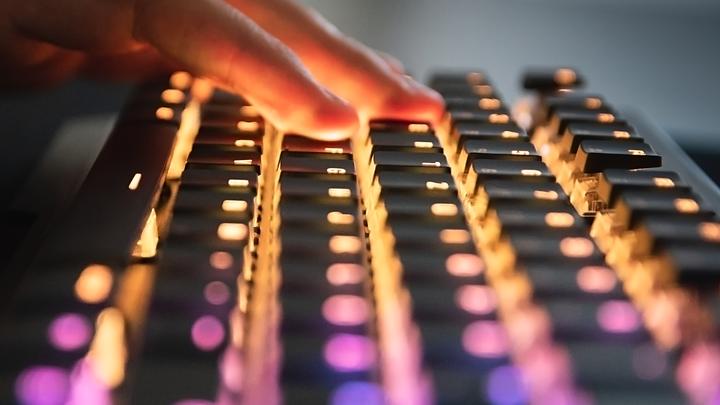 Produktbild Roccat Vulcan 121 Aimo (DE, Kabelgebunden)