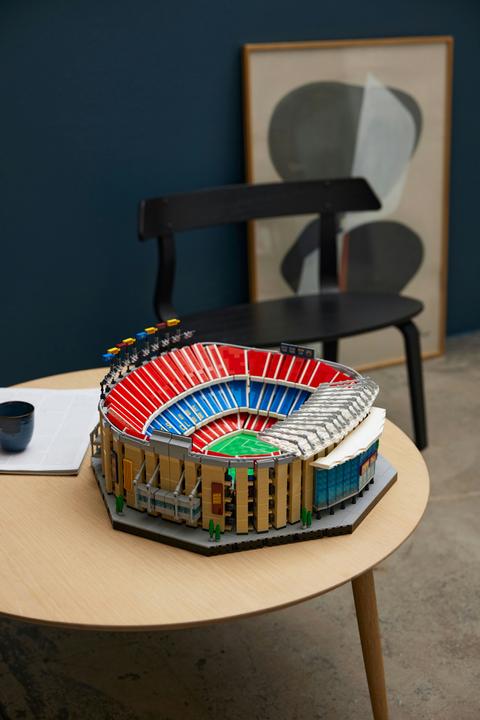 Actual product image LEGO ICONS CAMP NOU - FC BARCELONA 10284 (10284, LEGO Creator Expert, LEGO Rare Sets)