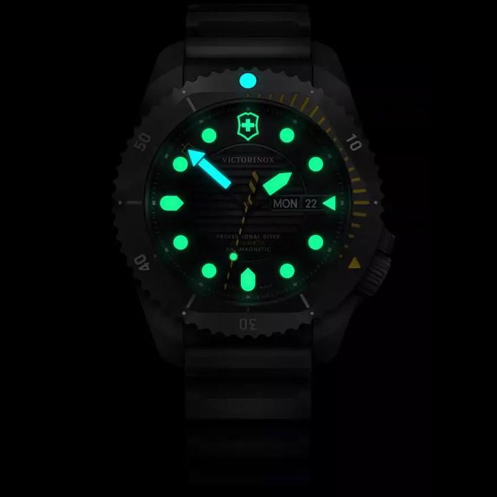 Actual product image Victorinox Dive Pro Automatic (Diving watch, 43 mm)
