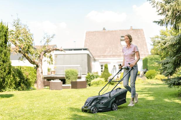 Actual product image Bosch Home & Garden Lawn mower UniversalRotak 450, 1300 W, cutting heig. 25-70mm, cutting width 35cm (Electrical connection)