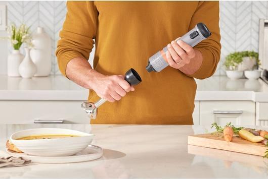 Immagine prodotto Black & Decker Frullatore a mano senza fili Kitchen Wand™ da 7,2 V, grigio