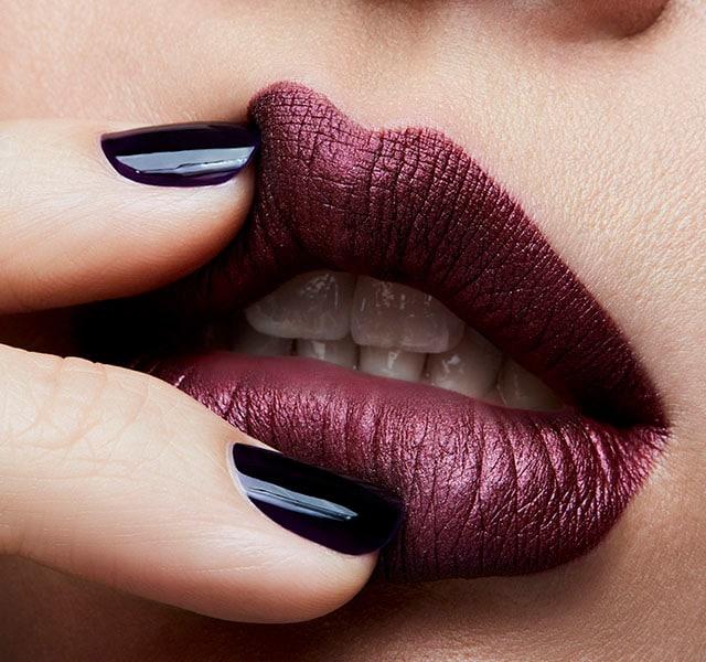 Produktbild MAC Cosmetics Retro Matte Liquid Lipcolour (Crowned)
