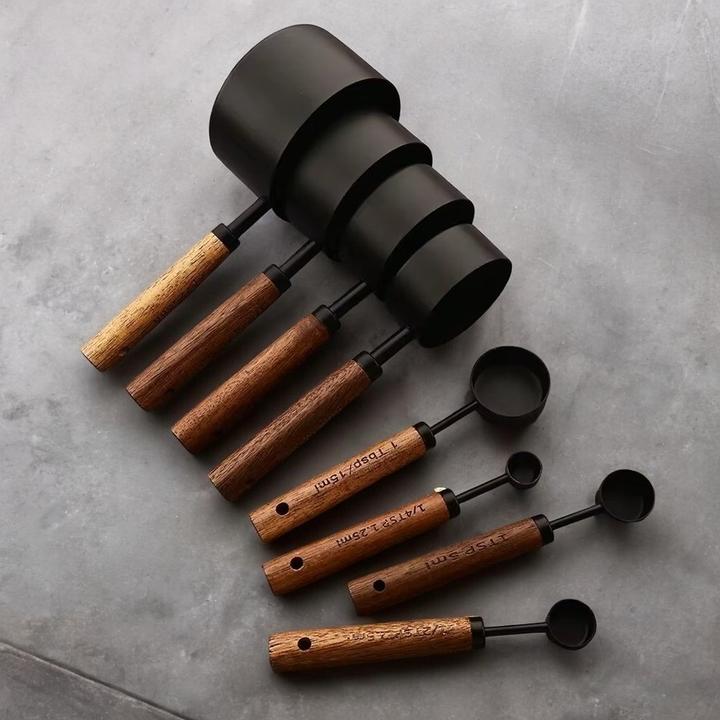 Actual product image Homerely 8 Teiliges Edelstahl Messbecher und Messlöffel mit Holzgriff Set Schwarz