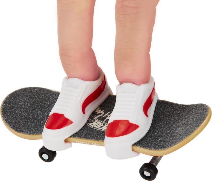 Actual product image Hot Wheels Skate Fingerboard + Shoe Asst