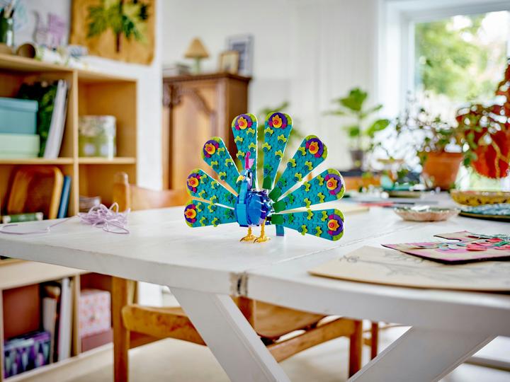 Actual product image LEGO Creator Exotic Peacock (31157, LEGO Creator Expert)