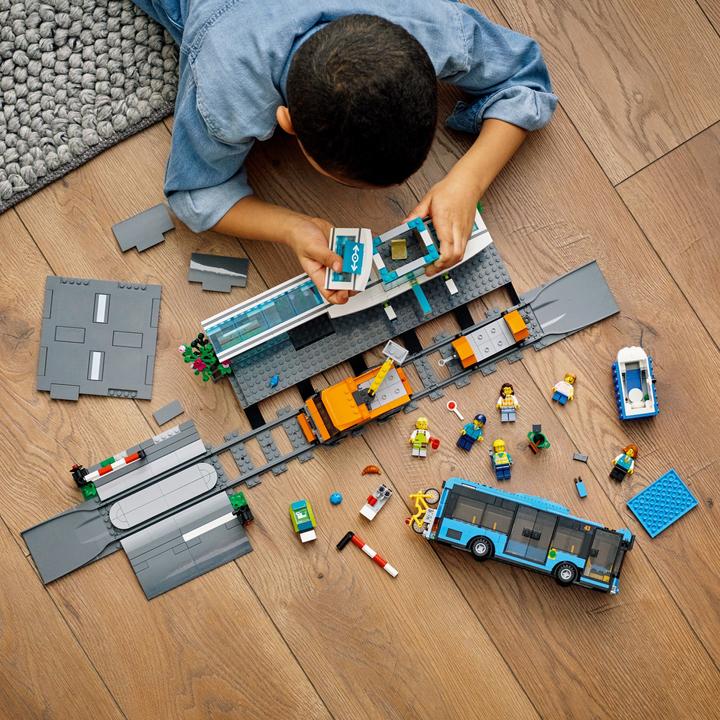 Produktbild LEGO Bahnhof (60335, LEGO City)