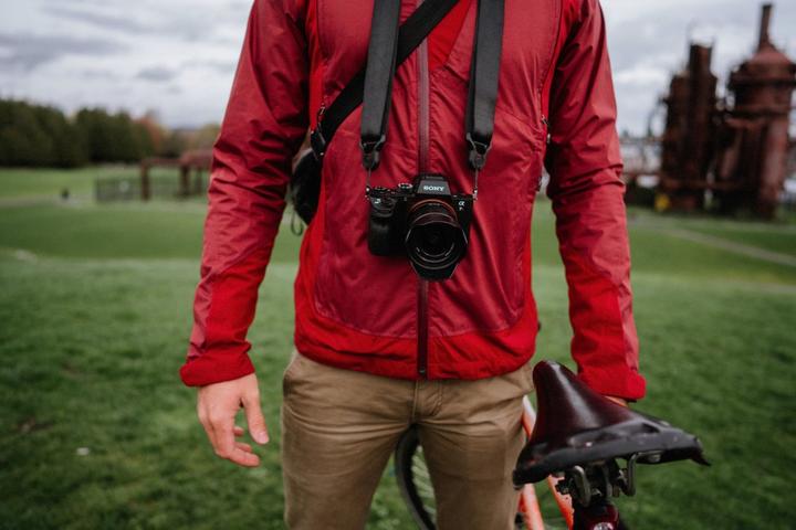 Actual product image Peak Design slide lite (Shoulder strap, Neck belt)