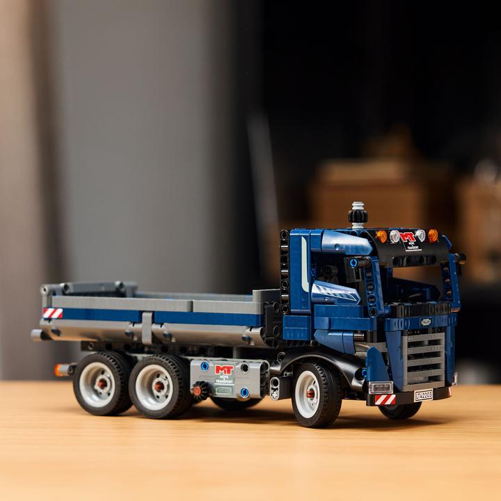 Actual product image LEGO Kipplaster (42203, LEGO Technic)