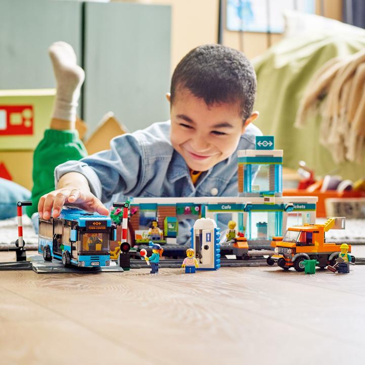 Produktbild LEGO Bahnhof (60335, LEGO City)