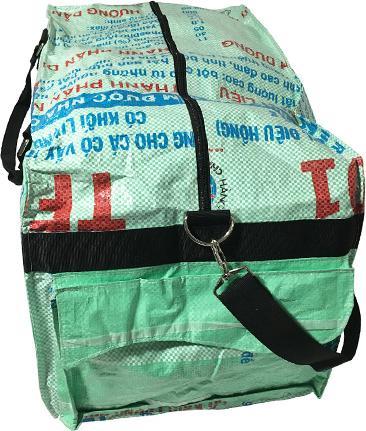 Image du produit Bekos Upcycling - Sac de sport extra large fabriqué à partir de sacs d'aliments pour poissons recyclés (80 l)