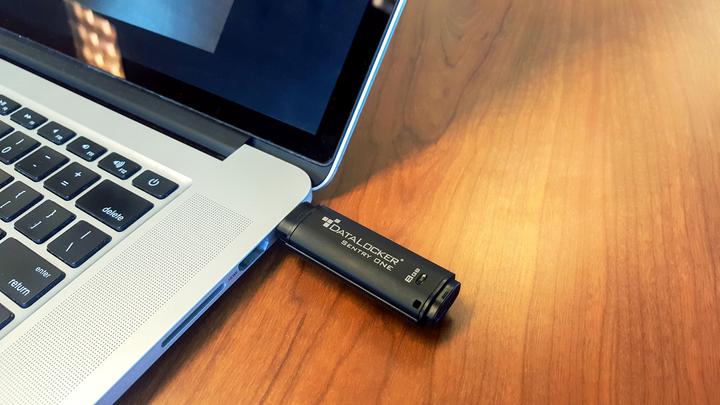 Image du produit DataLocker SENTRY ONE SECURE USB 3.1 GEN1 (16 Go, USB-A)
