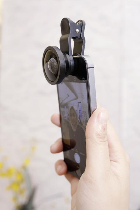 Actual product image Kikkerland Wide Angle Selfie Lens