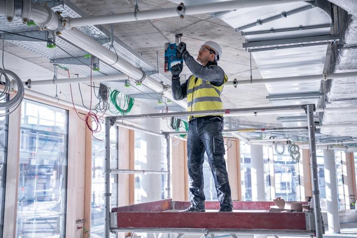 Actual product image Bosch Professional Cordless rotary hammer with SDS plus GBH 18V-22, 2 x GBA 18V 4.0Ah batteries, L-BOXX (Rechargeable battery operated)