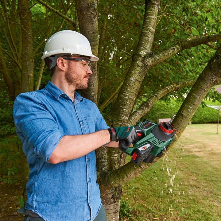 Produktbild Bosch Home & Garden UniversalChain 18 (Akku Kettensäge)