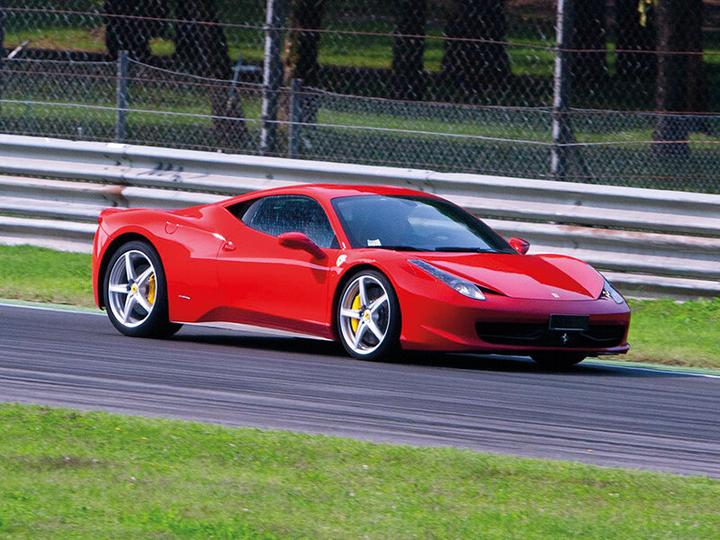 Produktbild Smartbox Adrenalinkick: 2 Runden in einem Ferrari F458 Italia auf der Rennstrecke von Cremona (1 Pers.)
