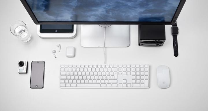Actual product image LMP USB Keyboard 110 keys wired USB keyboard with 2x USB and aluminum upper cover - Italian (DE, Cable)
