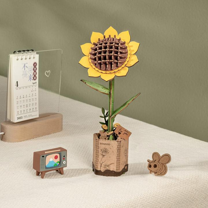 Actual product image Robotime Sunflower - Wooden construction kit flower