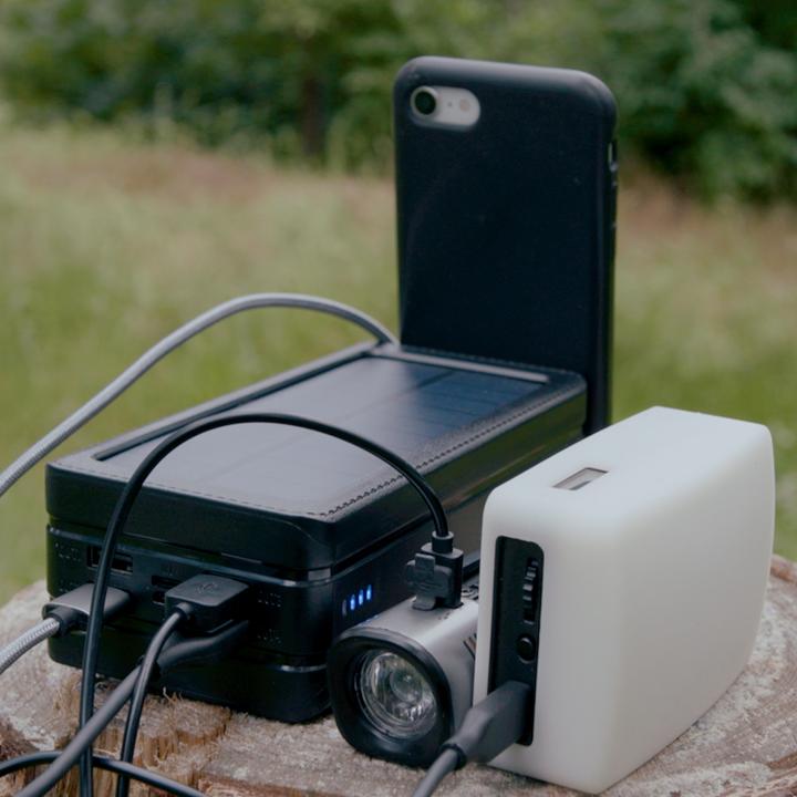 Image du produit Apfelkiste Banque d'énergie solaire extérieure LED 4x USB A (50000 mAh, 185 Wh)