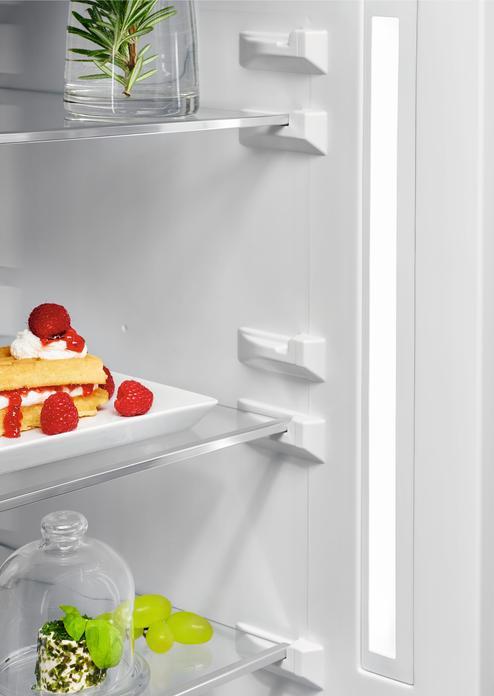 Immagine prodotto AEG RCS736DXMB Frigorifero-congelatore a libera installazione / Serie 8000 con raffreddamento a 360° / (367 l)