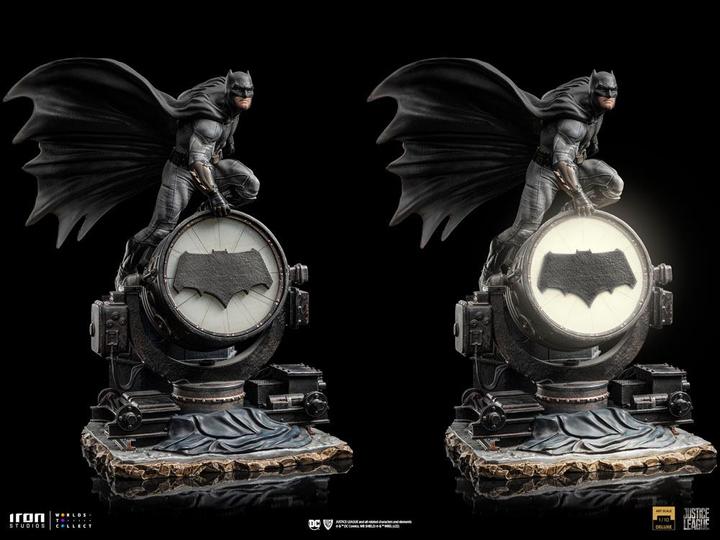 Produktbild Iron Studios Zack Snyder's Justice League Deluxe Art Scale Statue 1/10 Batman on Batsignal 28 cm