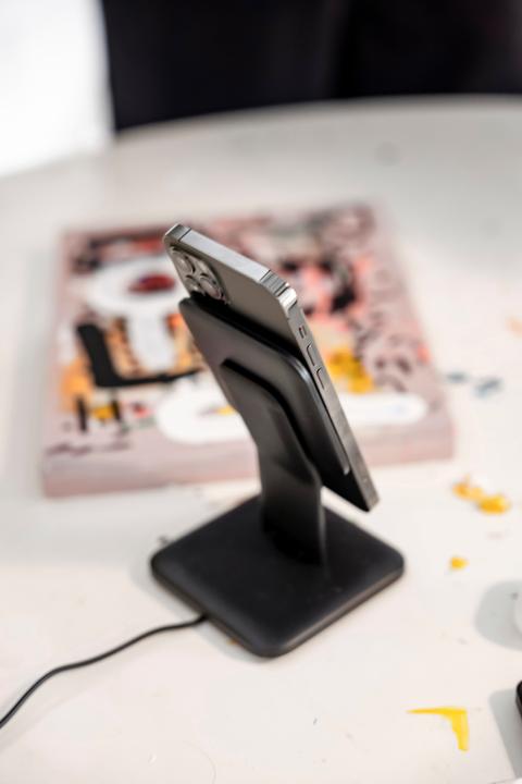 Produktbild mophie Snap Plus Wireless Charging Stand (15 W)