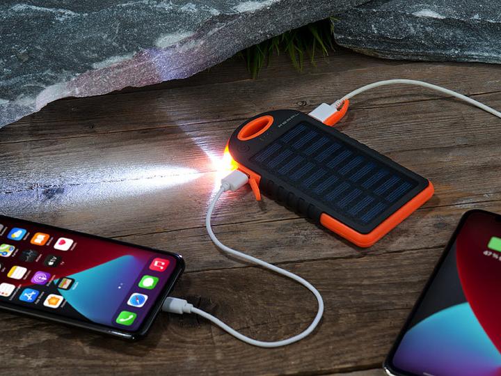 Immagine prodotto Pearl Banca di energia solare con torcia (3000 mAh, 5 W, 11.10 Wh)