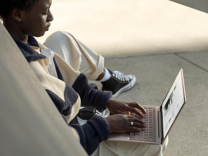 Image du produit Microsoft Surface Laptop Go (12.40", Intel Core i5-1035G1, 8 Go, 128 Go)