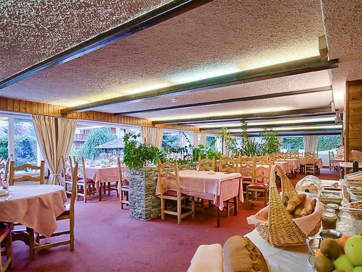 Image du produit Smartbox Séjour panoramique dans les Alpes : 1 nuit en hôtel 3* avec apéritif et souper (2 pers.)