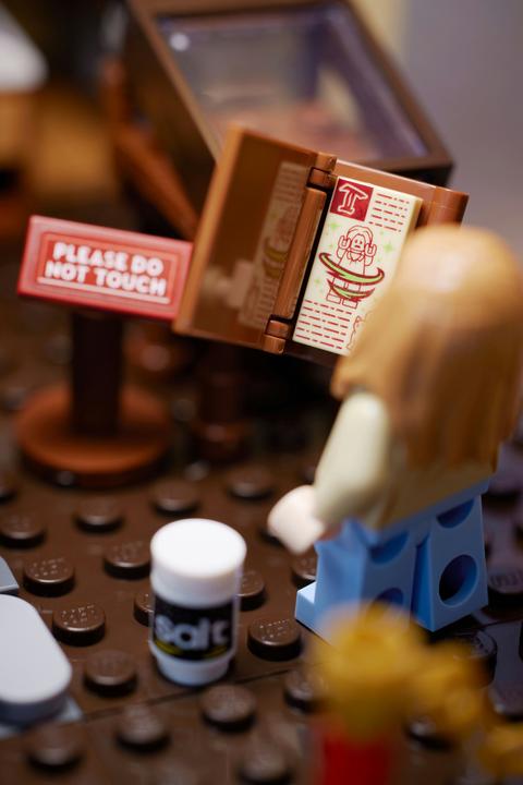 Image du produit LEGO Disney Hocus Pocus: The Sanderson Sisters' Cottage (21341, LEGO Ideas, LEGO difficiles à trouver)