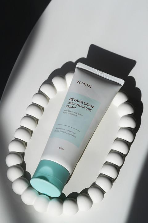 Immagine prodotto iUNIK Beta-Glucano Vegan Crema Idratante Leggera e Profonda 60ml (60 ml, Crema da giorno)