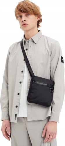 Actual product image Calvin Klein Jeans Men's Shoulder Bag Ultralight Reporter Klein Jeans, Black (Black), One Size (100% Recycled Polyester)