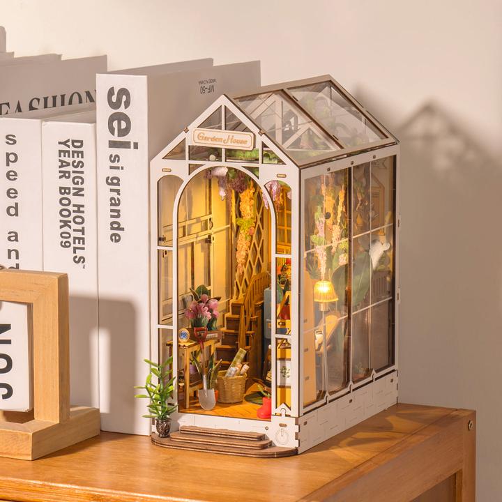 Produktbild Robotime Tiny House - Gartenhaus