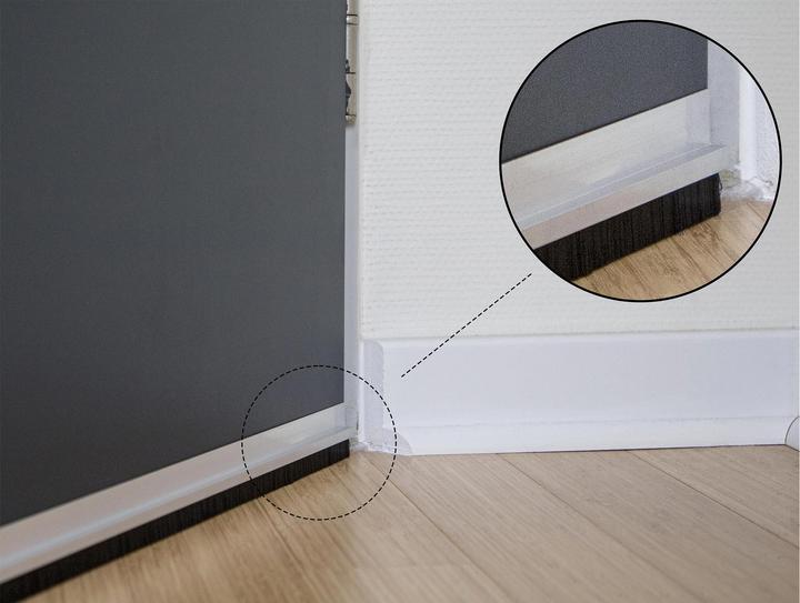 Actual product image Delock Brush strip 20 mm with aluminum profile angled (Felt gliders, 1 Piece)