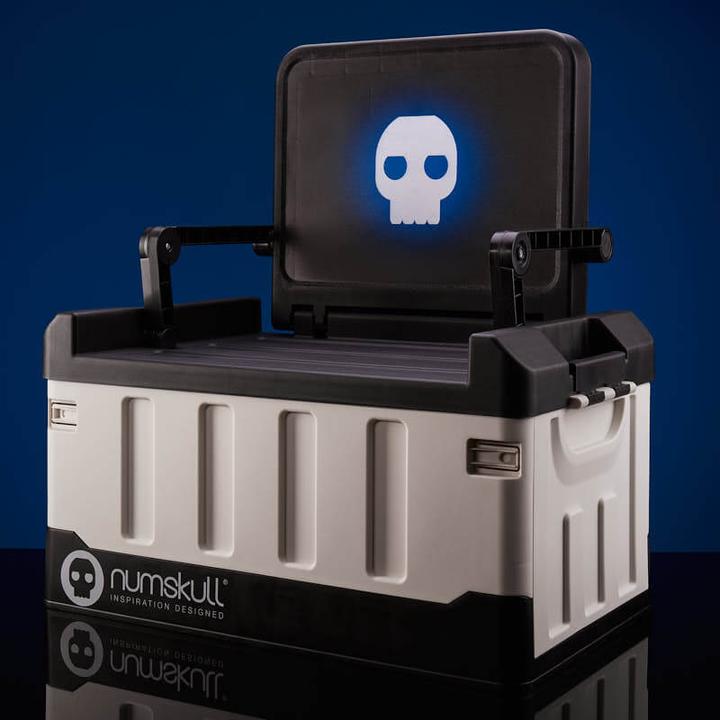 Immagine prodotto Numskull Scatola portaoggetti ufficiale per la camera da letto ispirata a PS5 con sedia pieghevole
