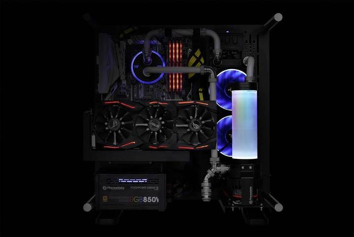 Actual product image Thermaltake Pacific PR22-D5 Plus expansion tank and pump