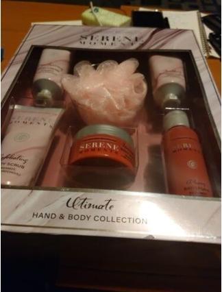 Image du produit The Indulgent Bathing Collection Ultimate Hand & Body de Serene Moments (Set soin capillaire)