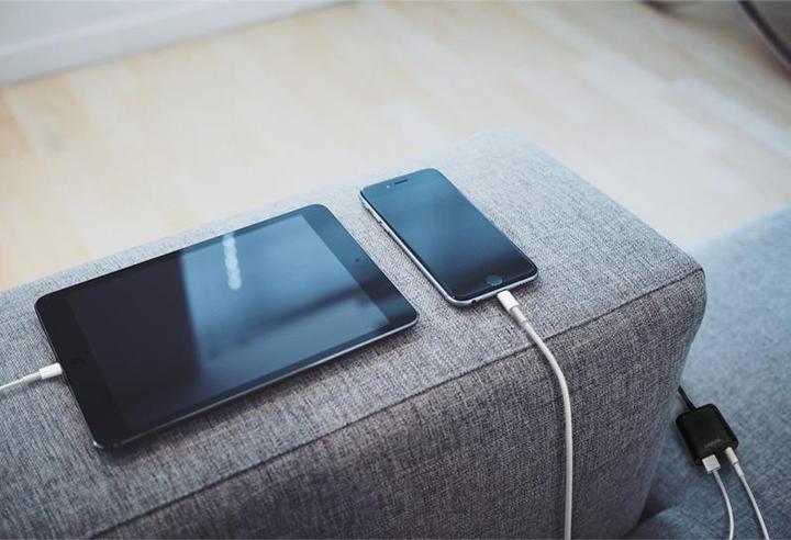 Produktbild LogiLink USB-Adapterstecker mit Festkabel (12 W)
